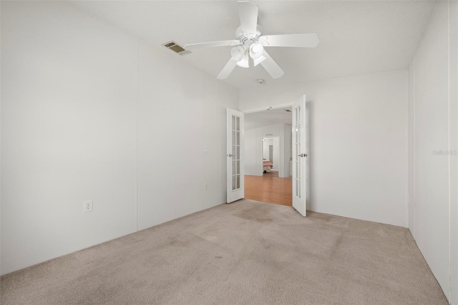 Image 28 of 47 For 1000 Kings Highway 128