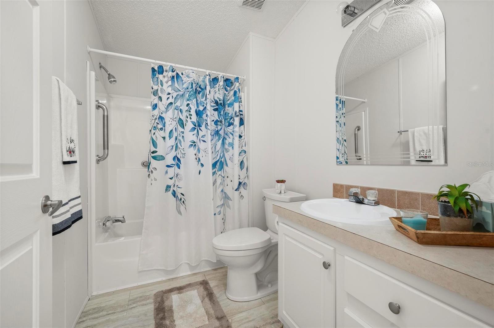 Image 29 of 47 For 1000 Kings Highway 128