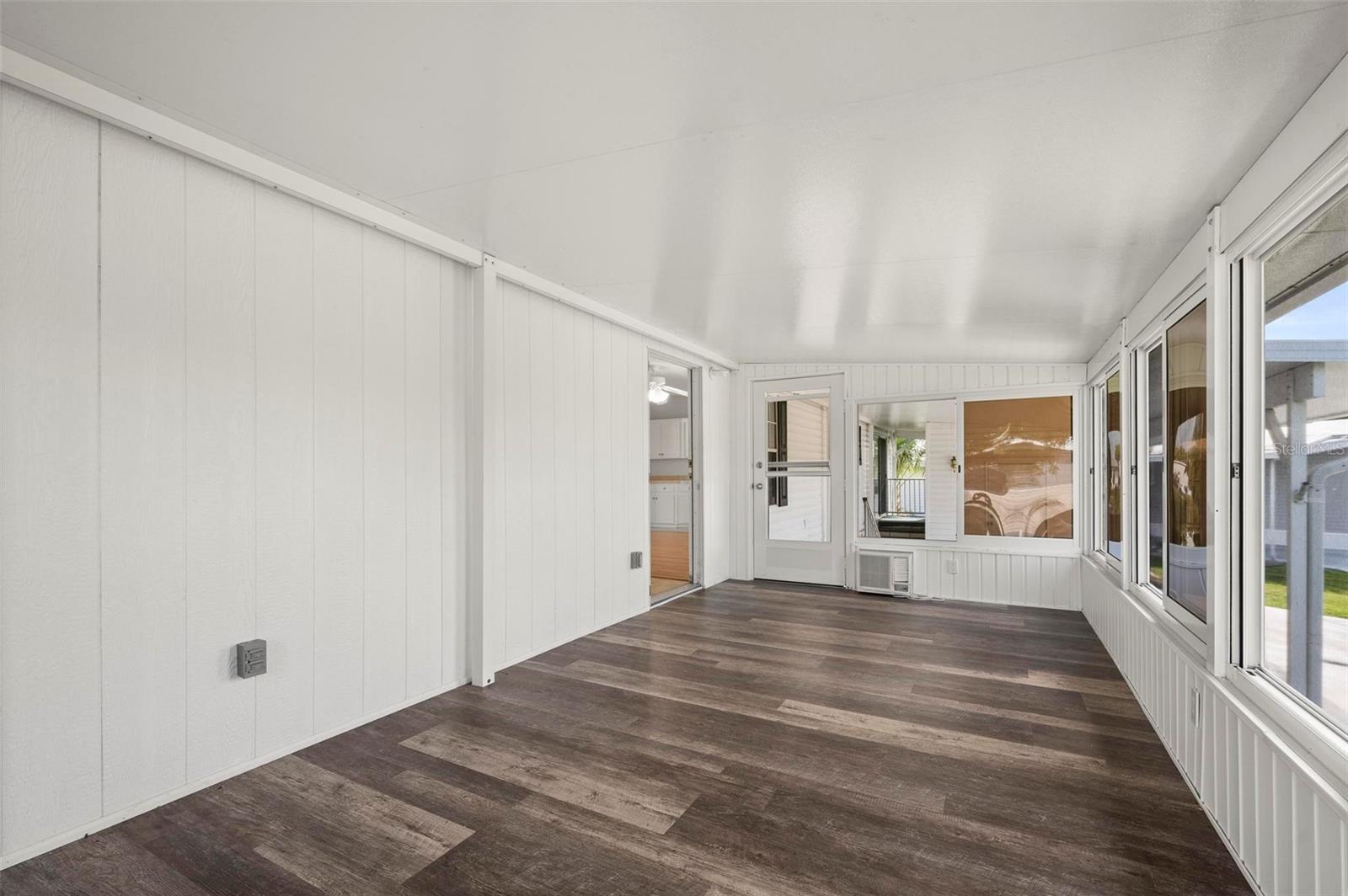 Image 3 of 47 For 1000 Kings Highway 128