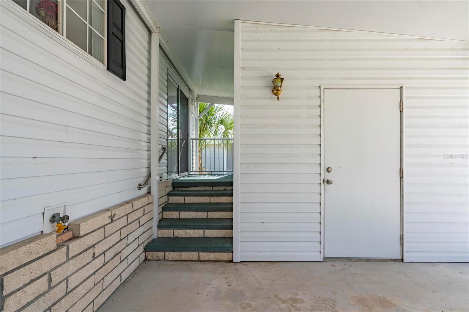 Image 30 of 47 For 1000 Kings Highway 128