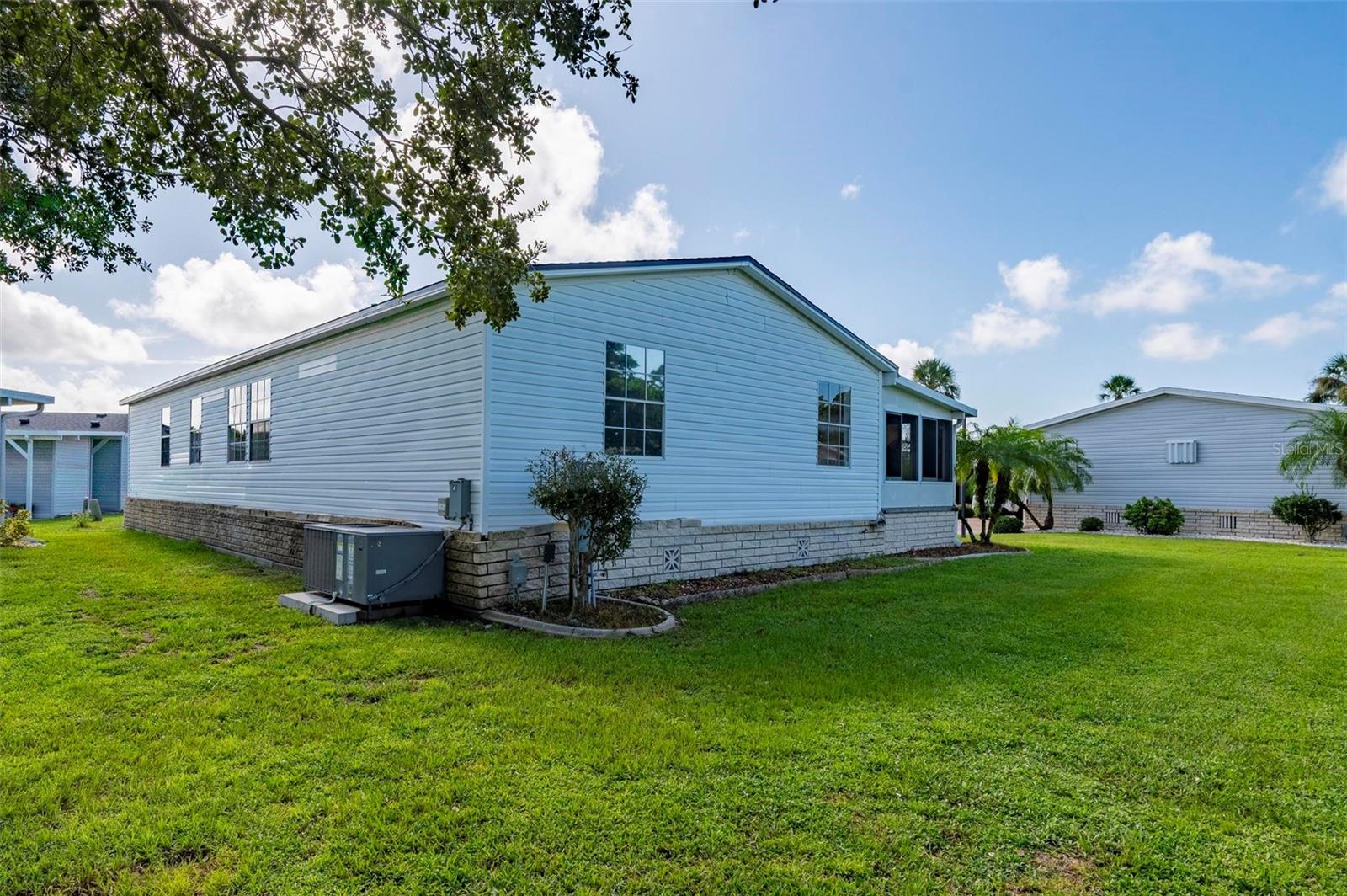 Image 34 of 47 For 1000 Kings Highway 128