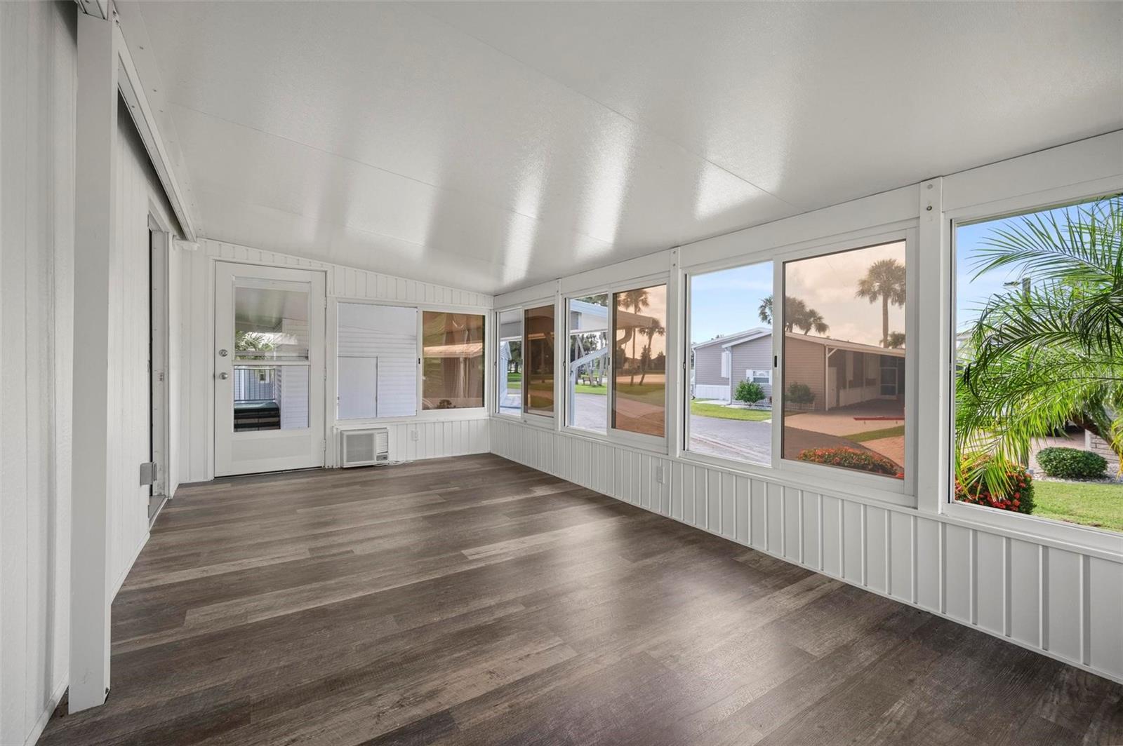 Image 4 of 47 For 1000 Kings Highway 128