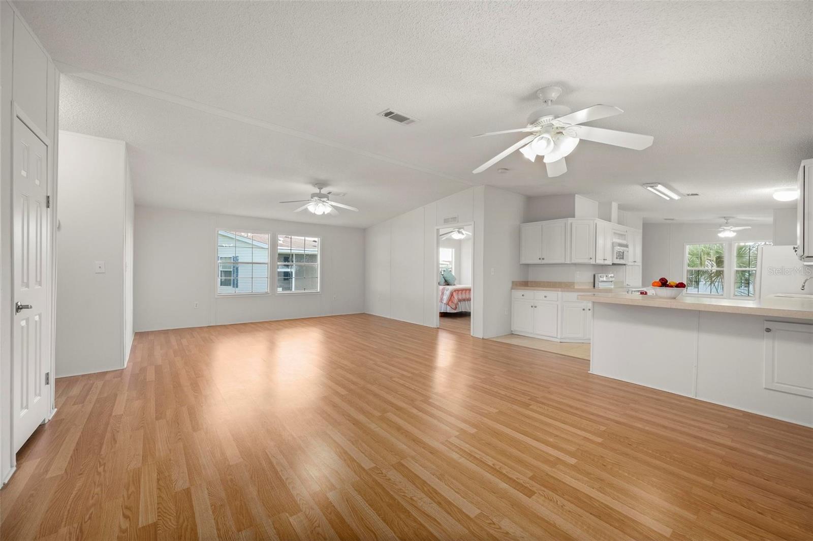 Image 6 of 47 For 1000 Kings Highway 128