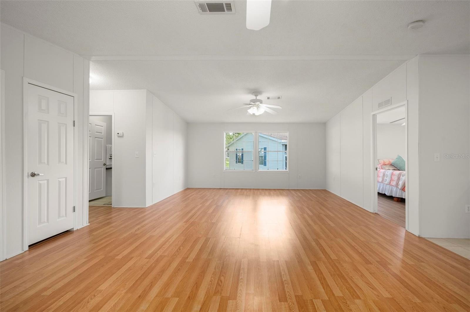 Image 7 of 47 For 1000 Kings Highway 128