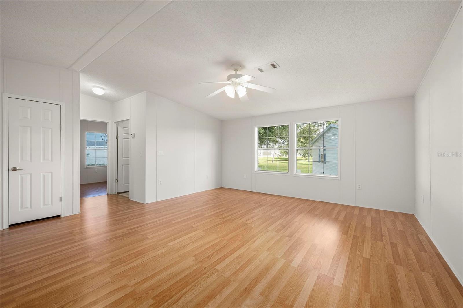 Image 9 of 47 For 1000 Kings Highway 128