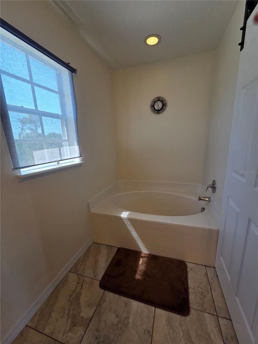 Image 24 of 32 For 1389 Timberhill Street