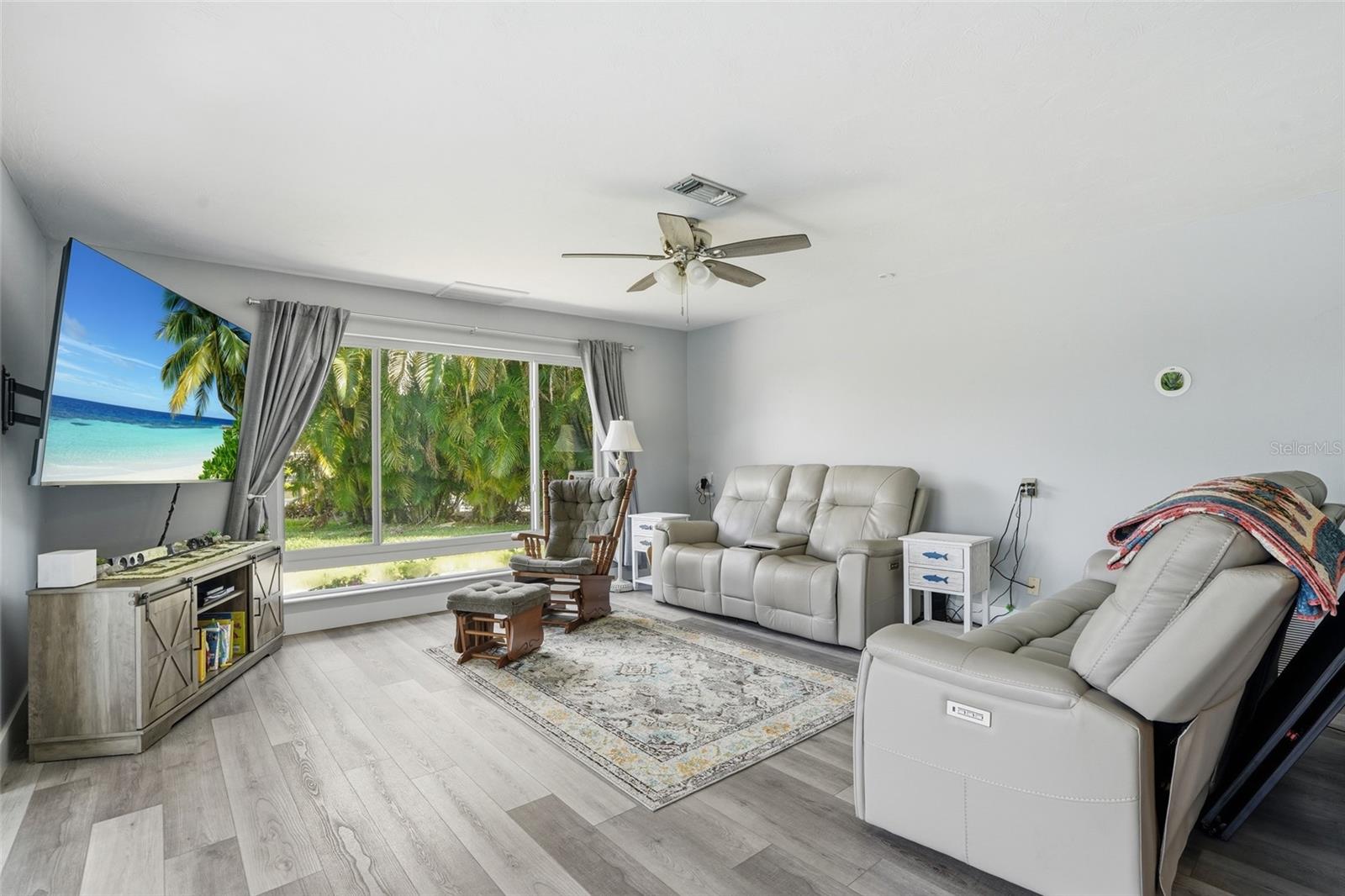 Image 11 of 36 For 300 Delido Court
