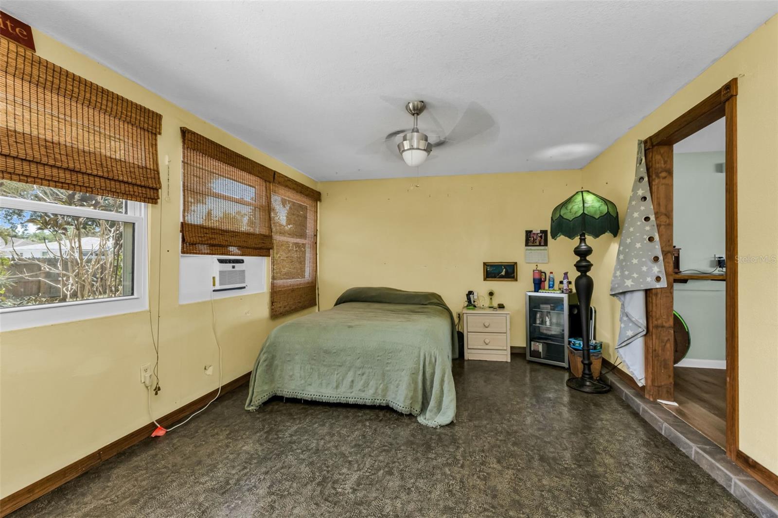 Image 18 of 47 For 22289 Olean Boulevard