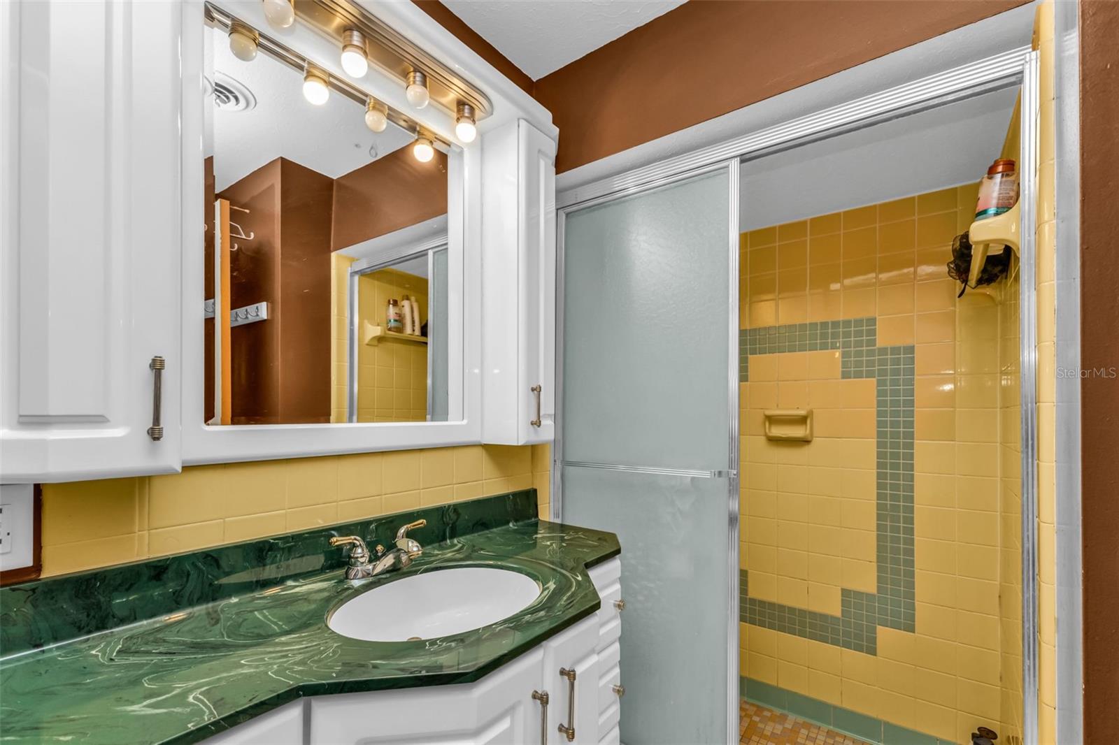 Image 26 of 47 For 22289 Olean Boulevard