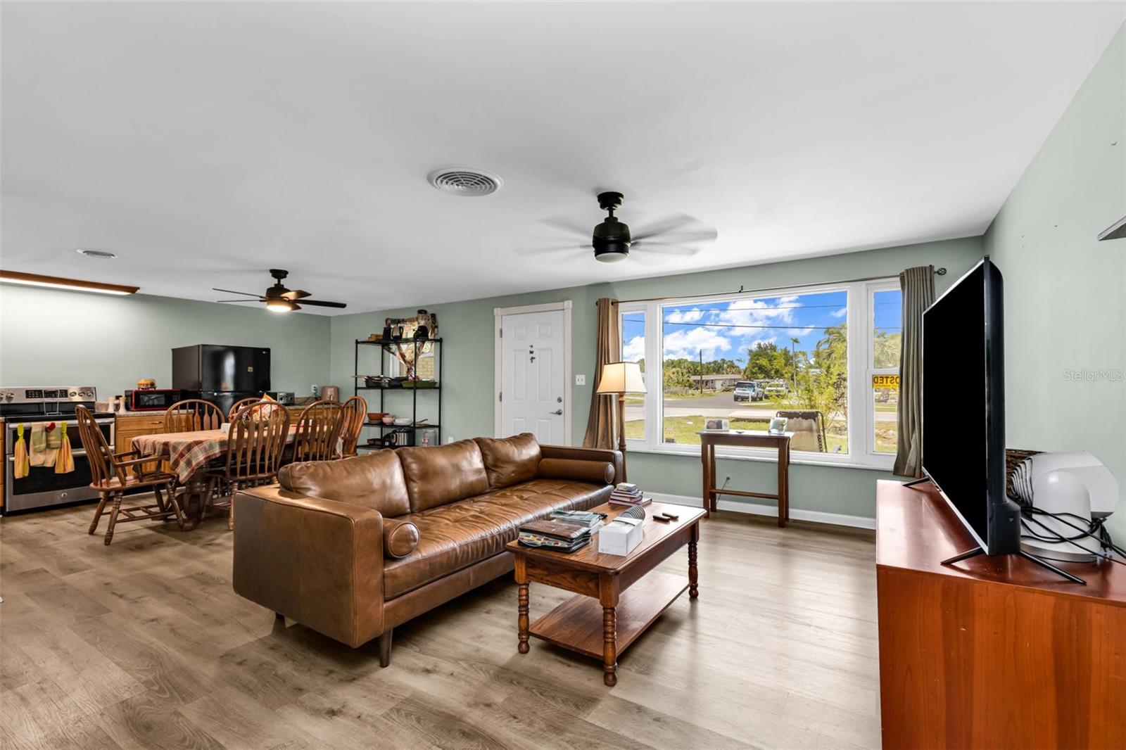 Image 6 of 47 For 22289 Olean Boulevard