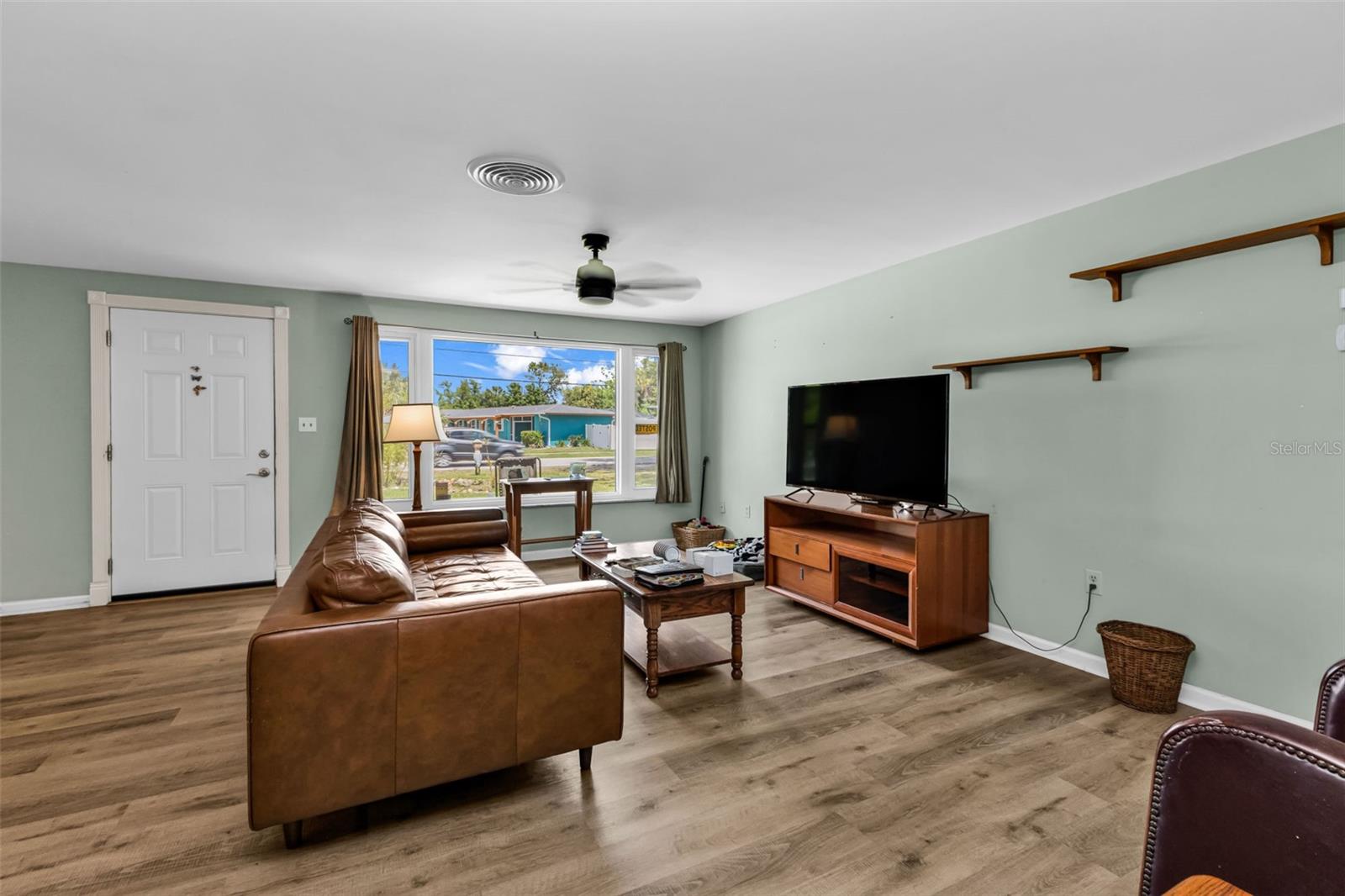 Image 7 of 47 For 22289 Olean Boulevard
