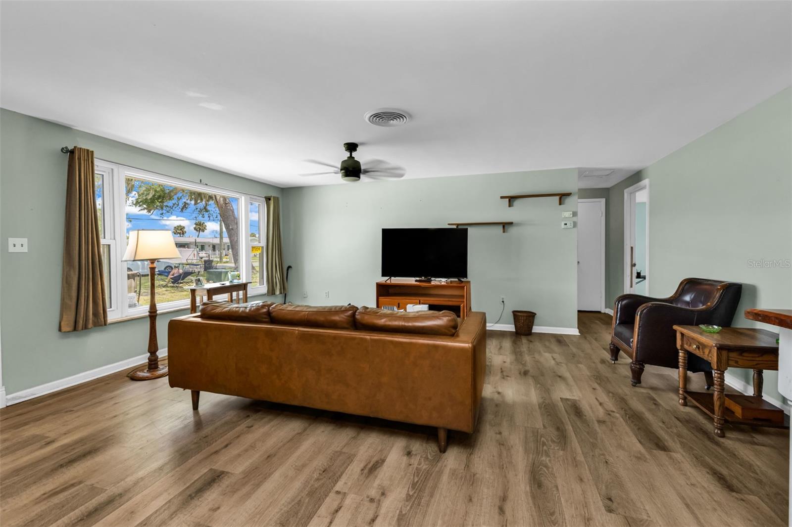 Image 8 of 47 For 22289 Olean Boulevard