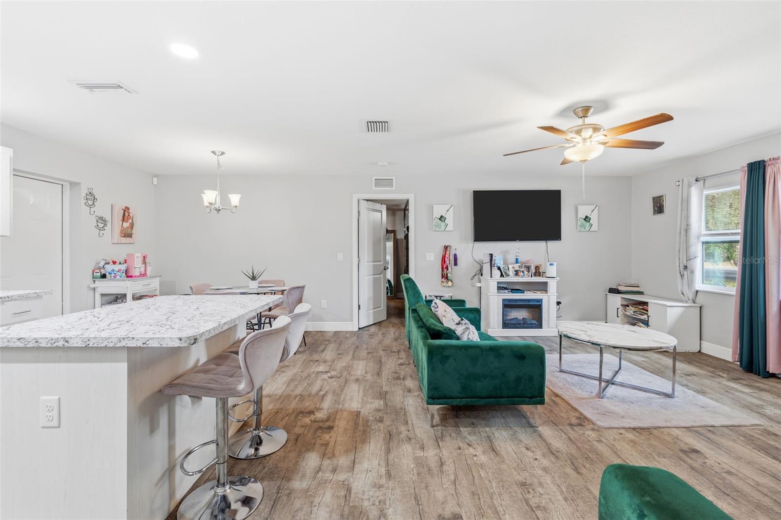 Image 13 of 33 For 409 Bridle Path