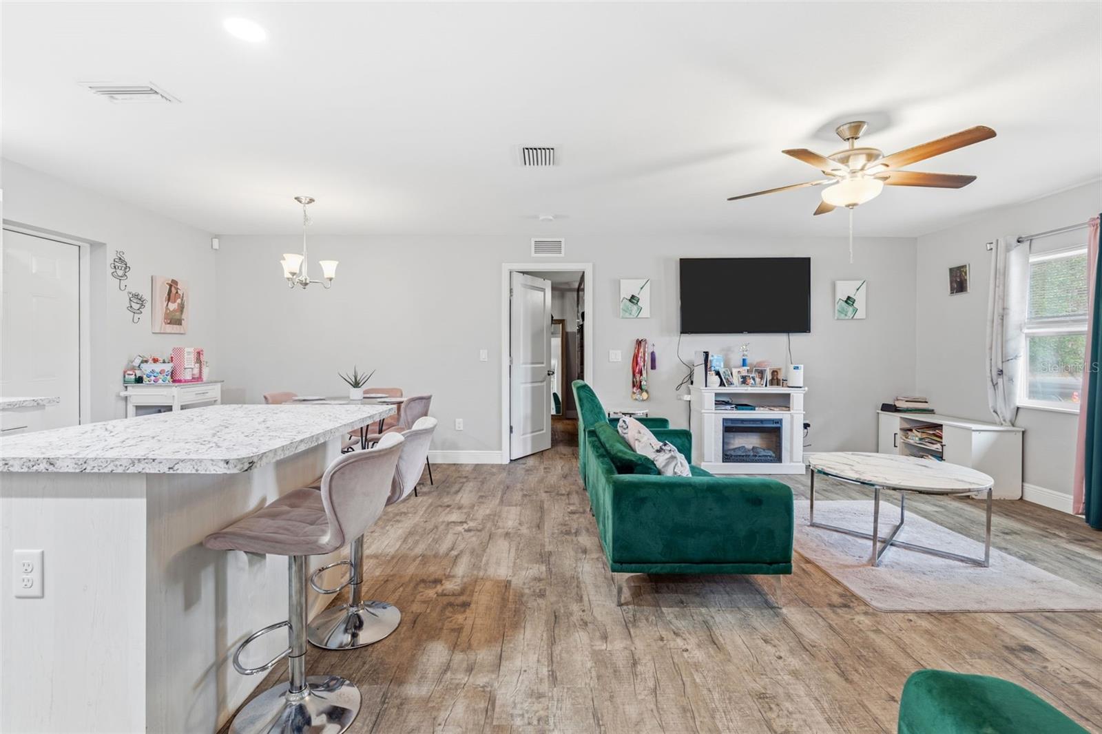 Image 14 of 33 For 409 Bridle Path