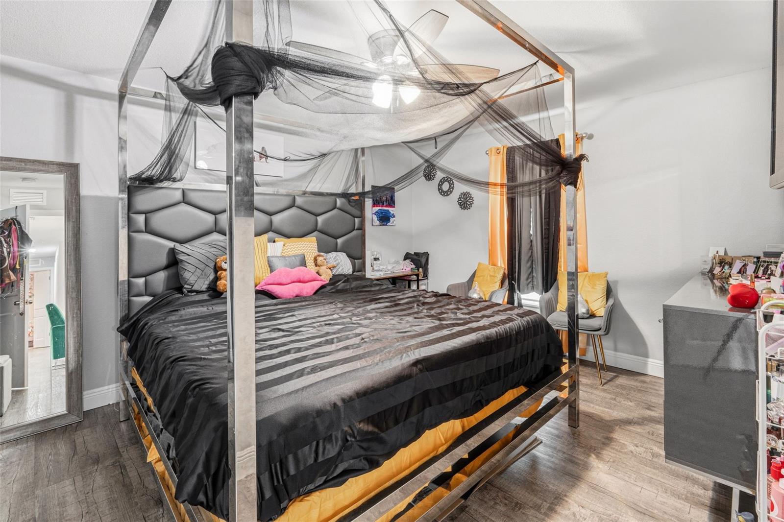 Image 15 of 33 For 409 Bridle Path