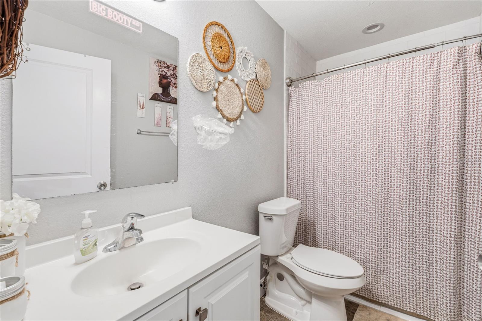 Image 17 of 33 For 409 Bridle Path