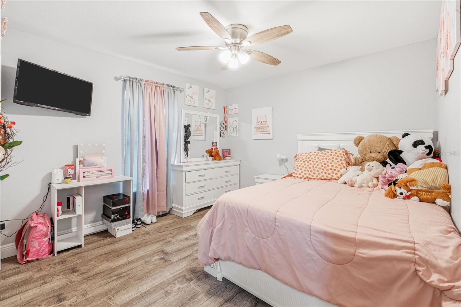 Image 18 of 33 For 409 Bridle Path