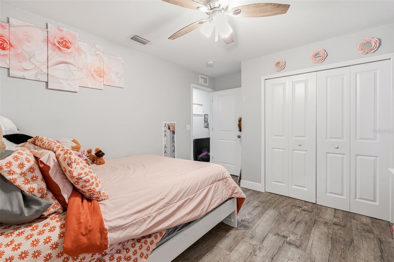 Image 19 of 33 For 409 Bridle Path