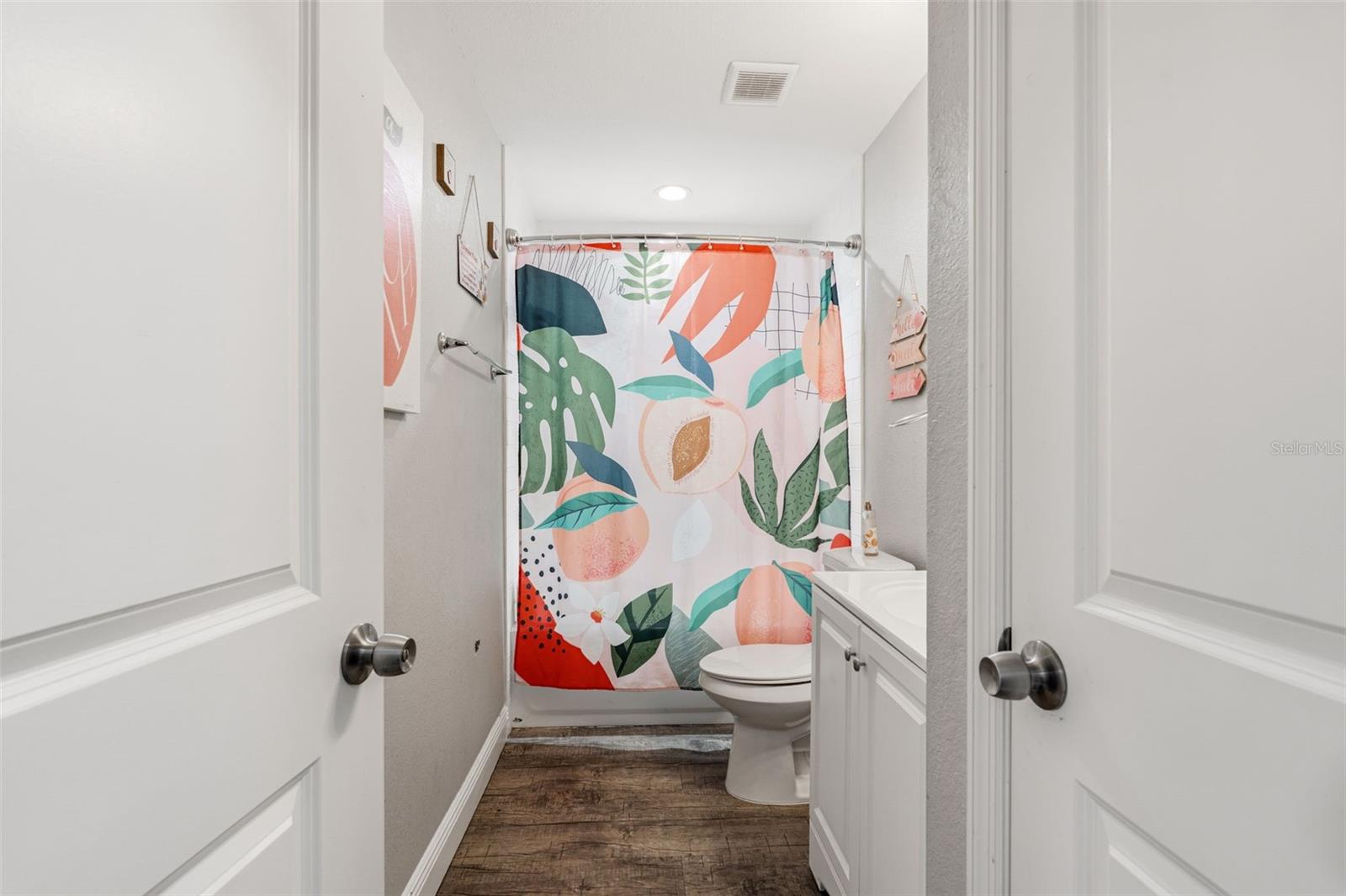 Image 20 of 33 For 409 Bridle Path