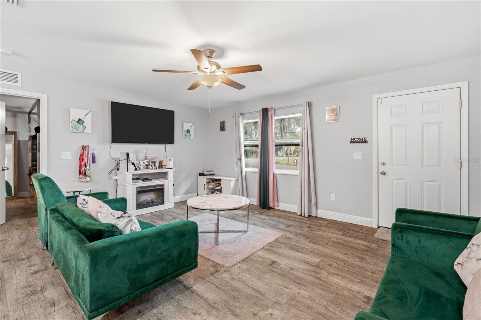 Image 3 of 33 For 409 Bridle Path