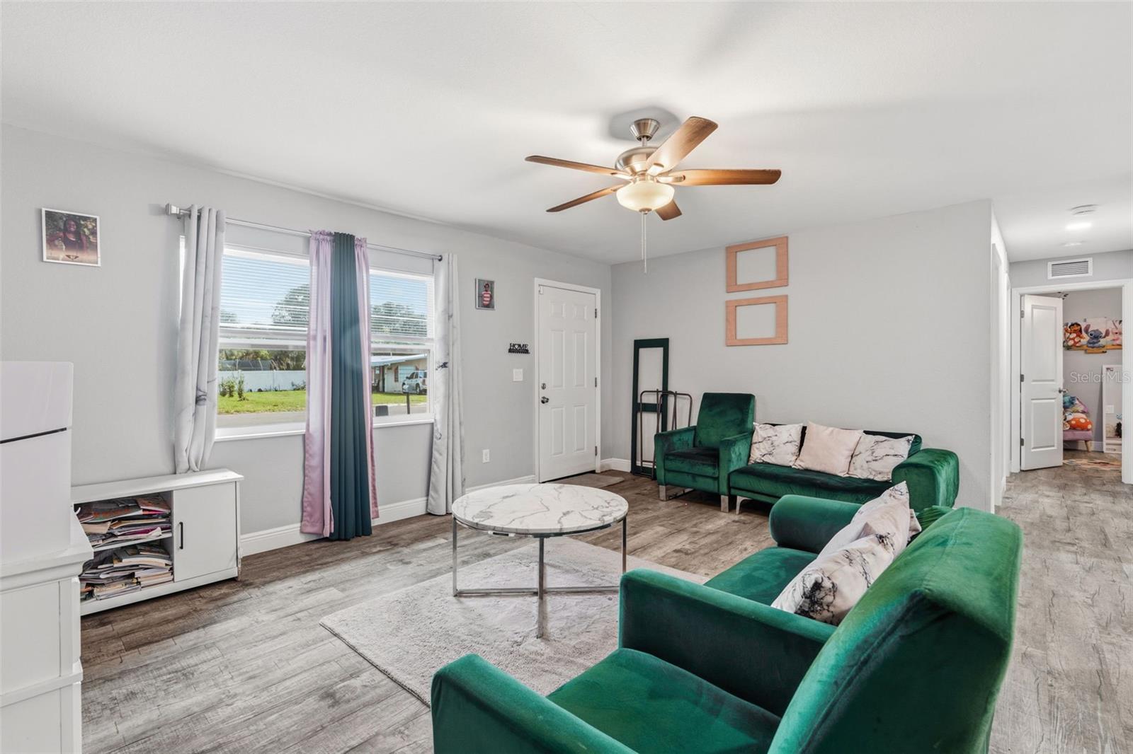 Image 5 of 33 For 409 Bridle Path