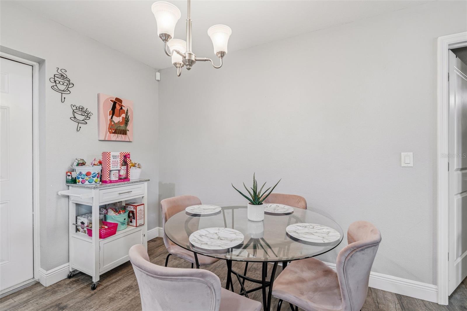 Image 6 of 33 For 409 Bridle Path