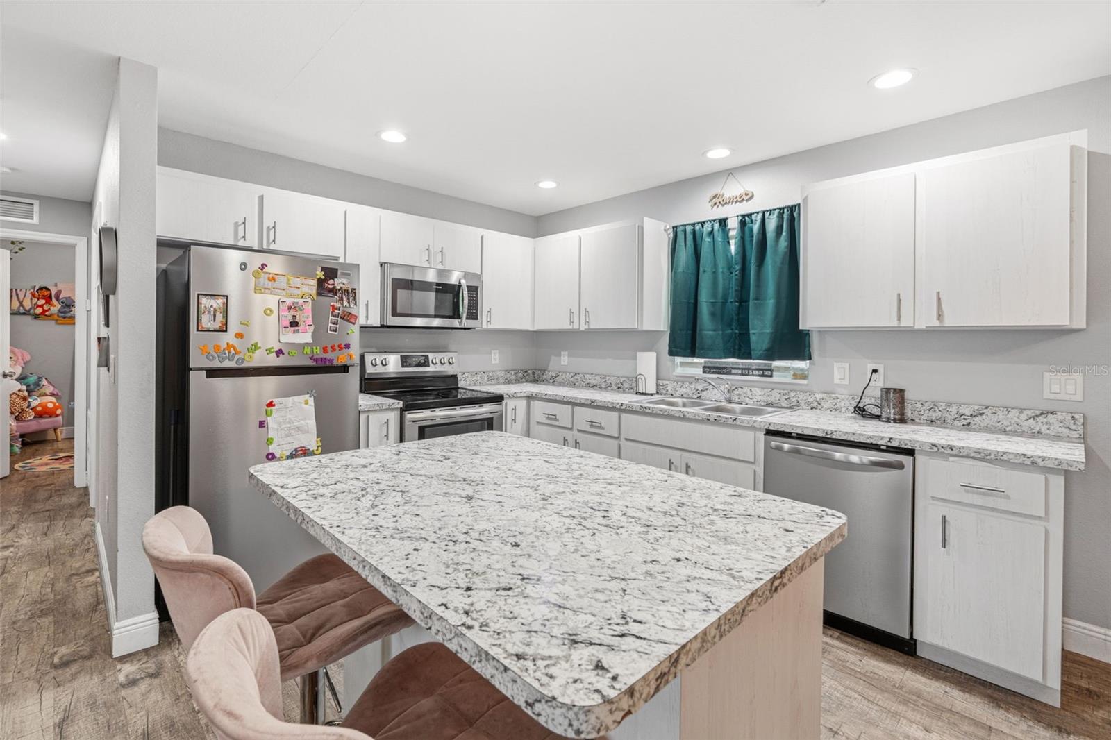 Image 7 of 33 For 409 Bridle Path