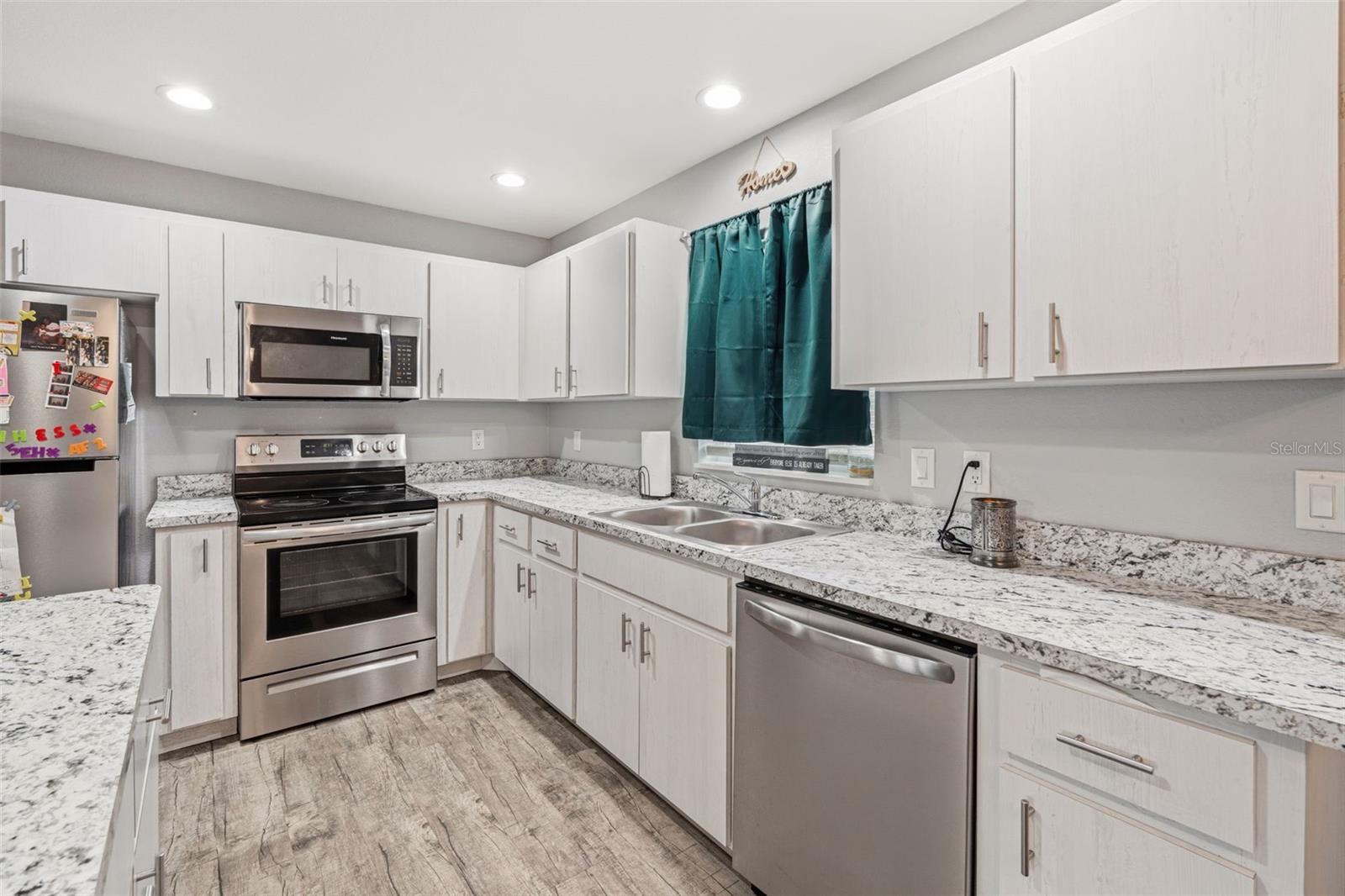 Image 9 of 33 For 409 Bridle Path