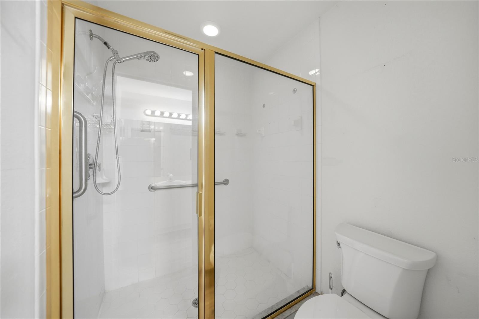 Image 11 of 19 For 1295 Saxony Circle 2103