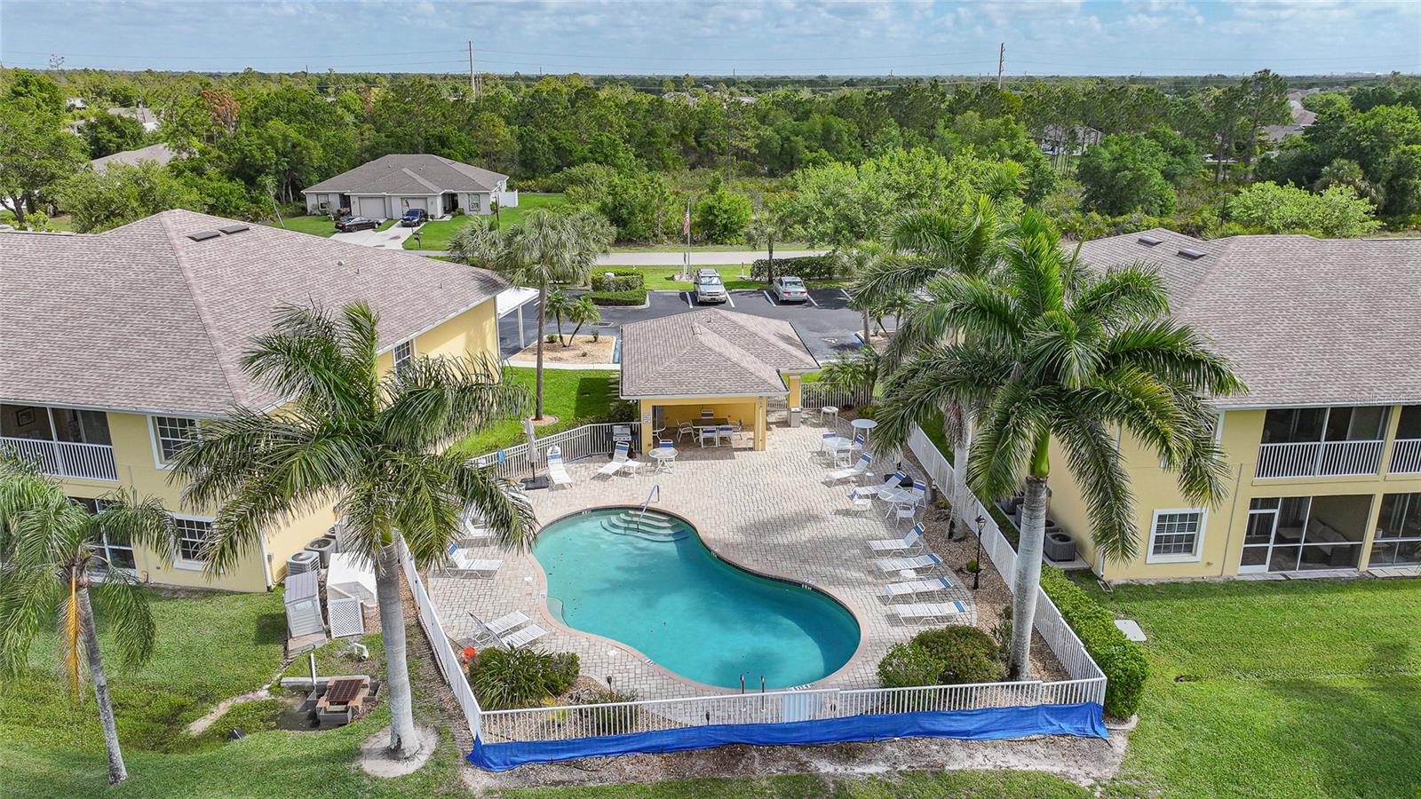 Image 3 of 19 For 1295 Saxony Circle 2103