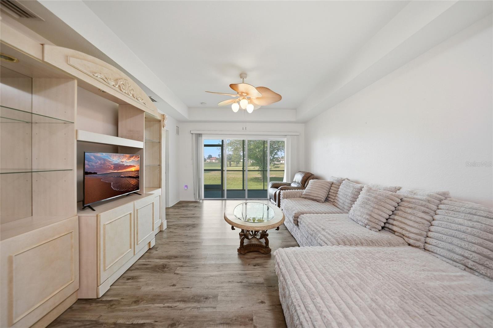 Image 4 of 19 For 1295 Saxony Circle 2103