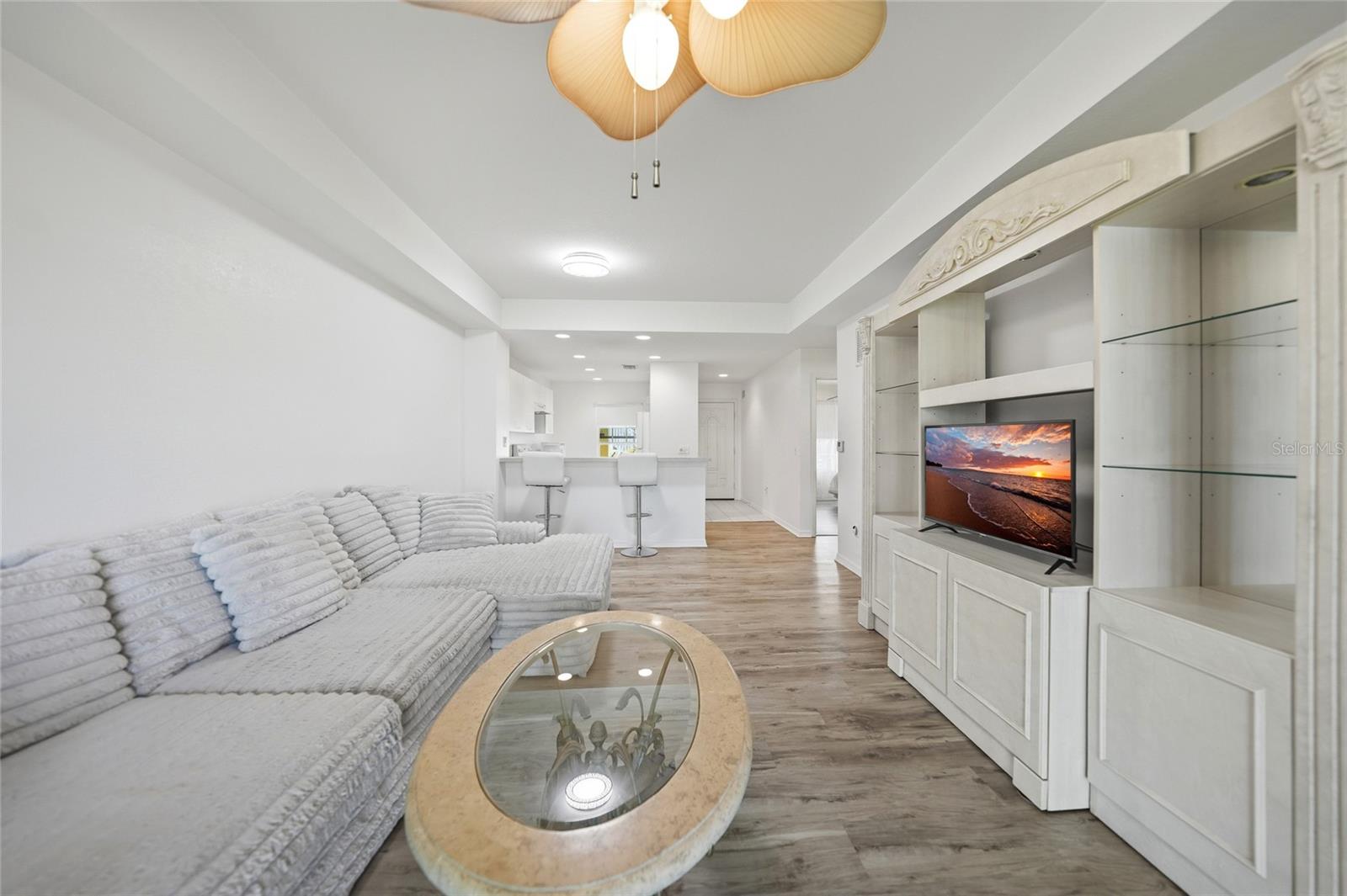 Image 5 of 19 For 1295 Saxony Circle 2103