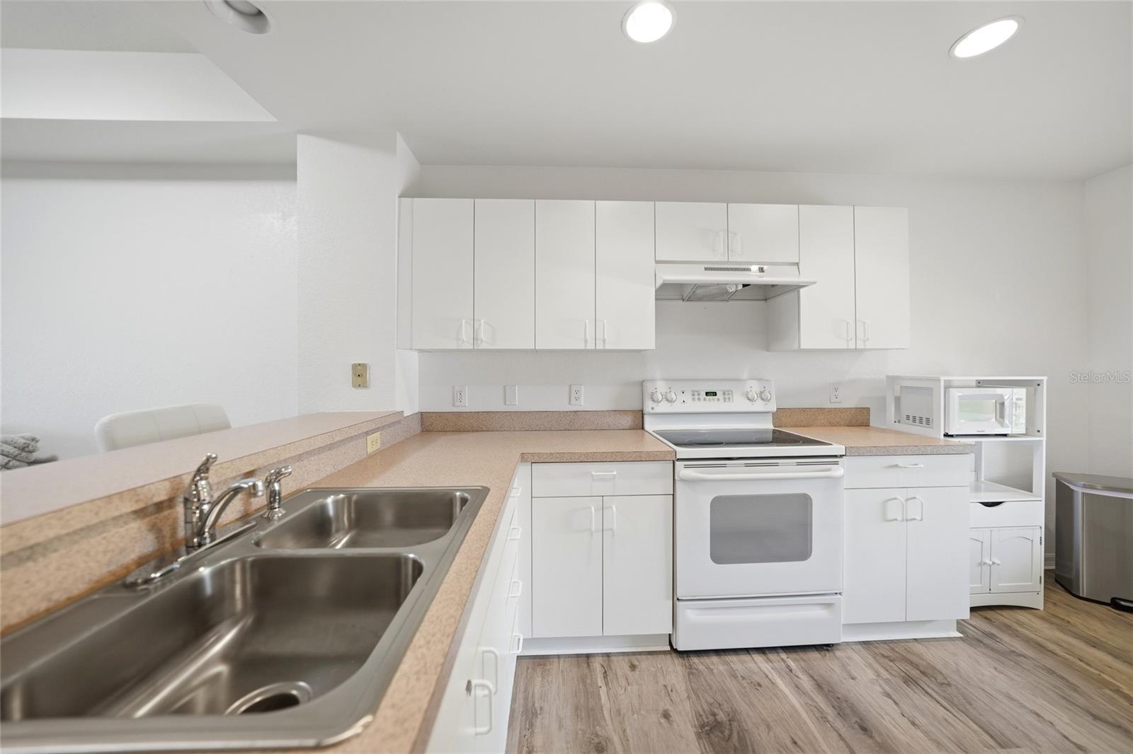 Image 7 of 19 For 1295 Saxony Circle 2103