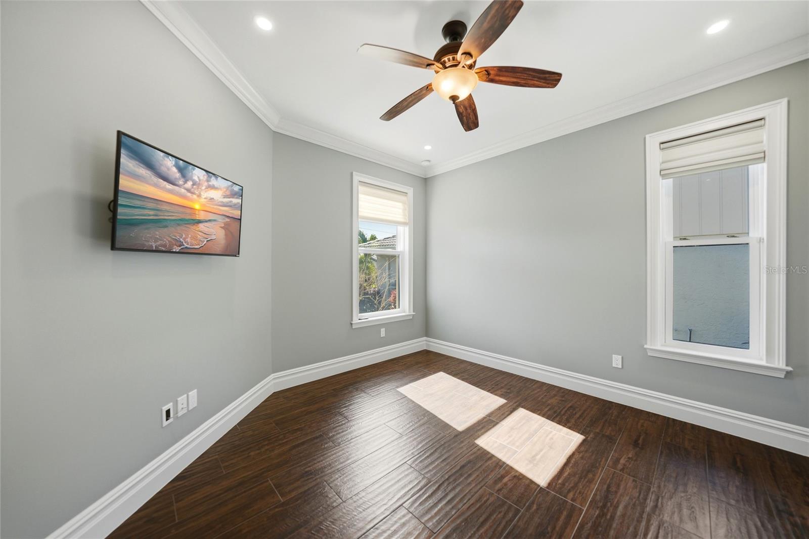 Image 32 of 52 For 849 Napoli Lane