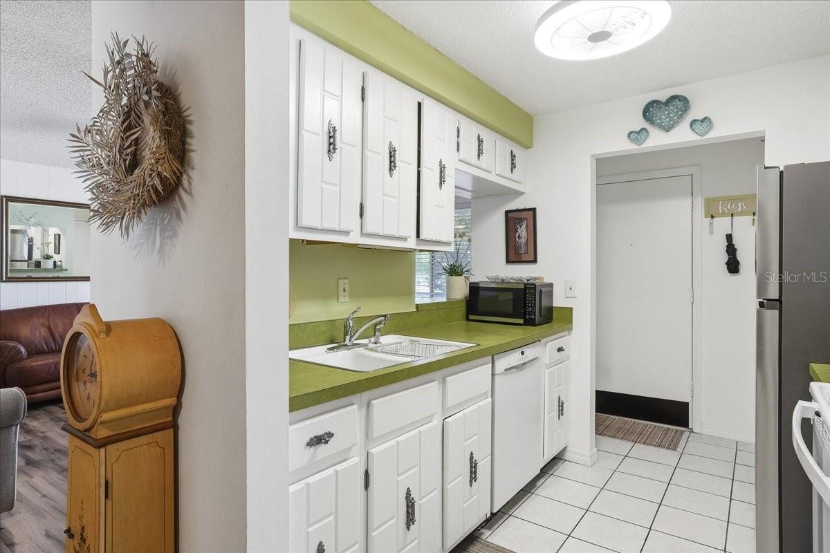 Image 10 of 26 For 22375 Edgewater Drive 256