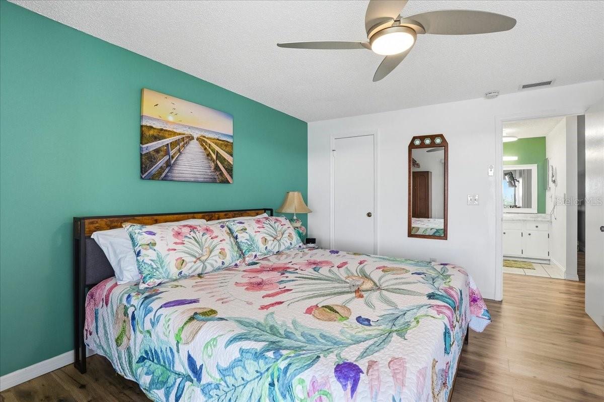 Image 12 of 26 For 22375 Edgewater Drive 256