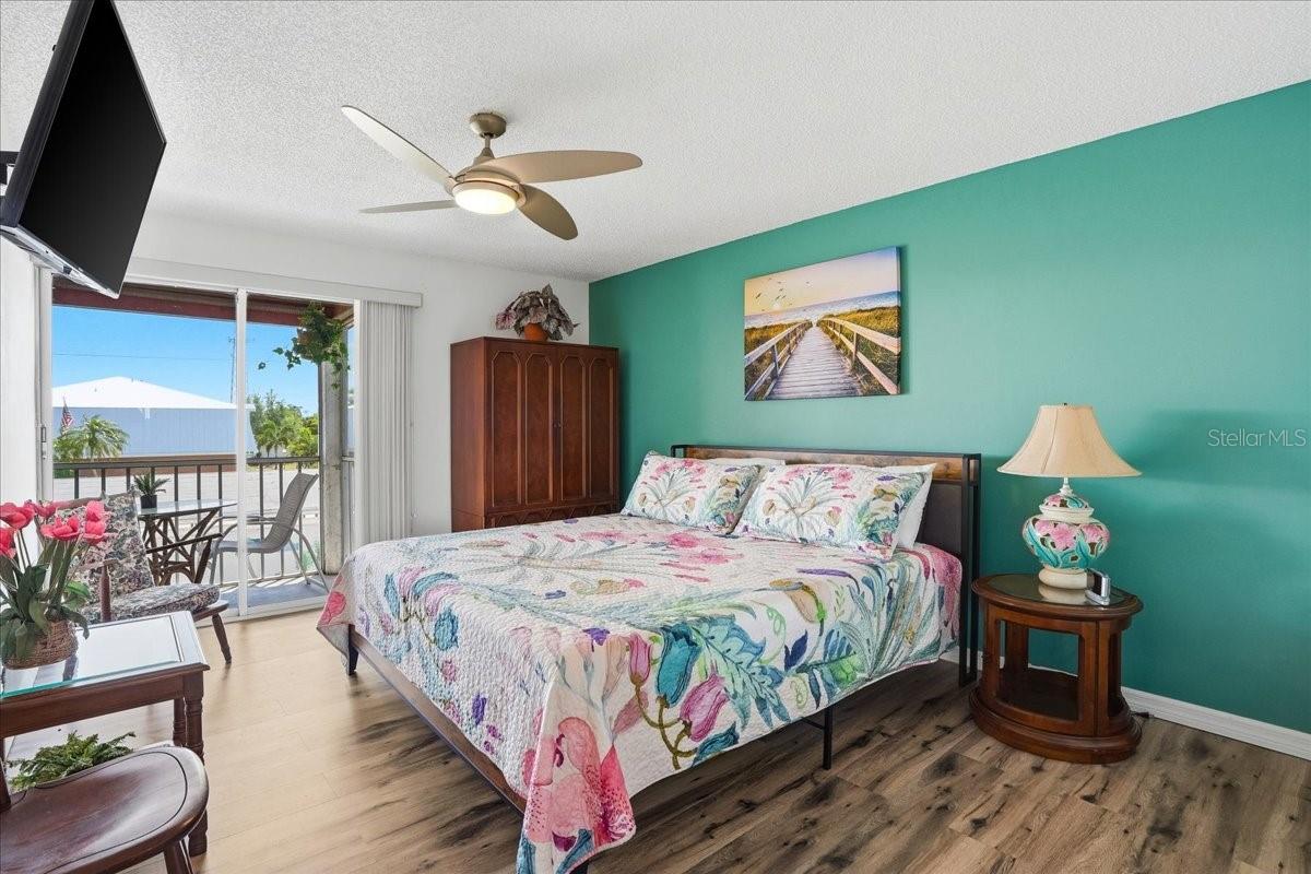 Image 13 of 26 For 22375 Edgewater Drive 256