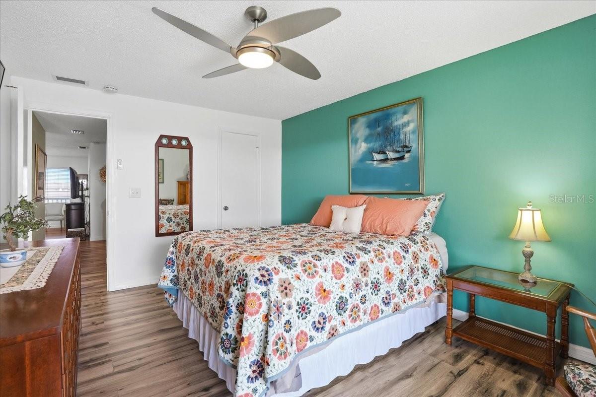 Image 17 of 26 For 22375 Edgewater Drive 256