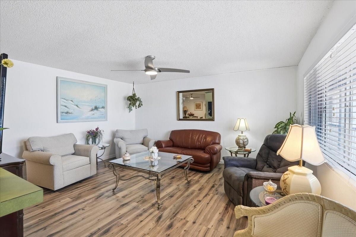 Image 5 of 26 For 22375 Edgewater Drive 256