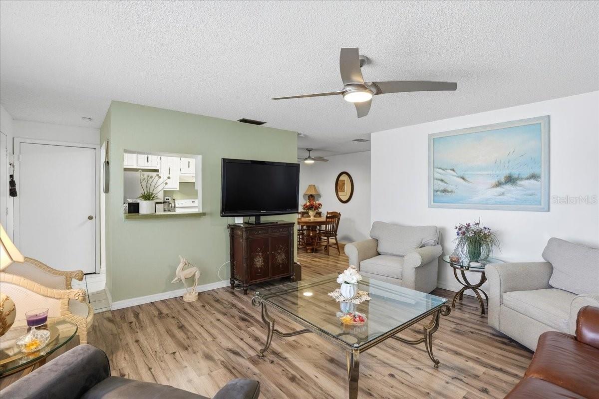 Image 7 of 26 For 22375 Edgewater Drive 256