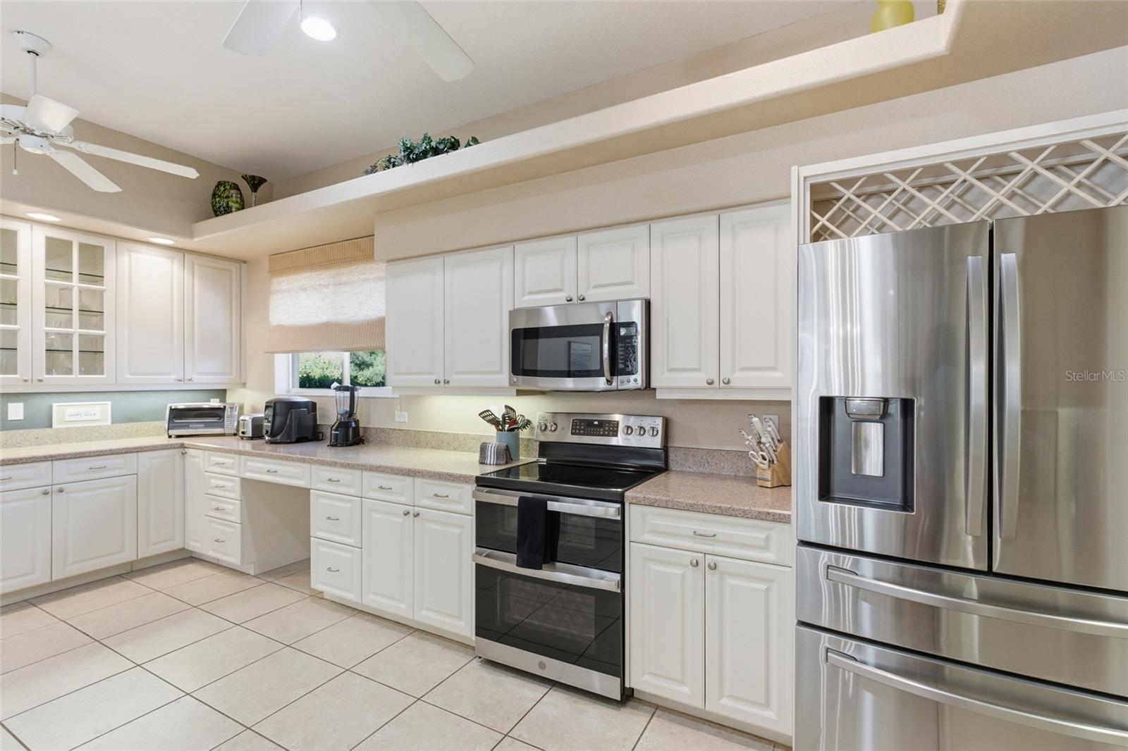 Image 12 of 34 For 974 Rotonda Circle