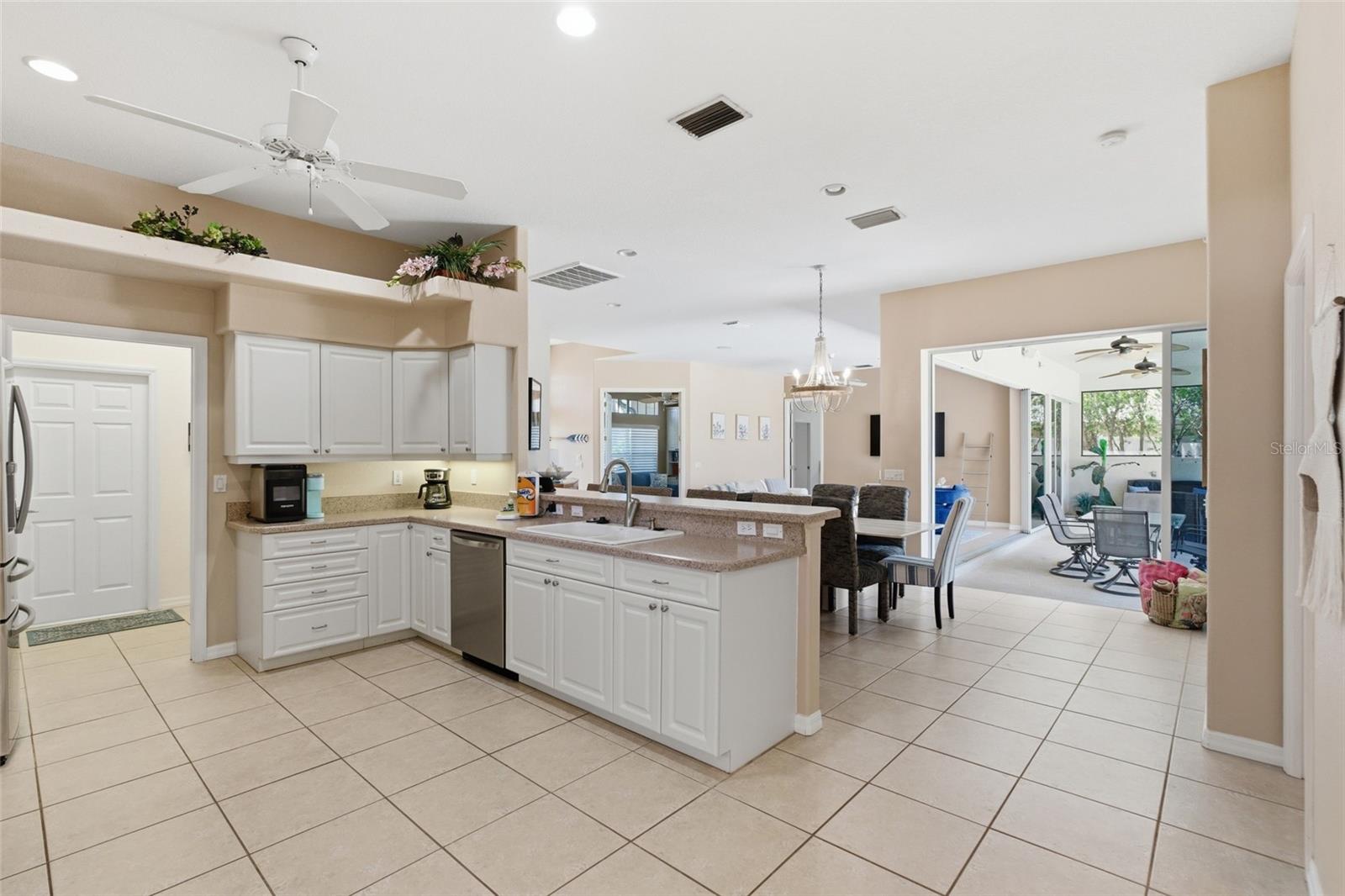 Image 14 of 34 For 974 Rotonda Circle