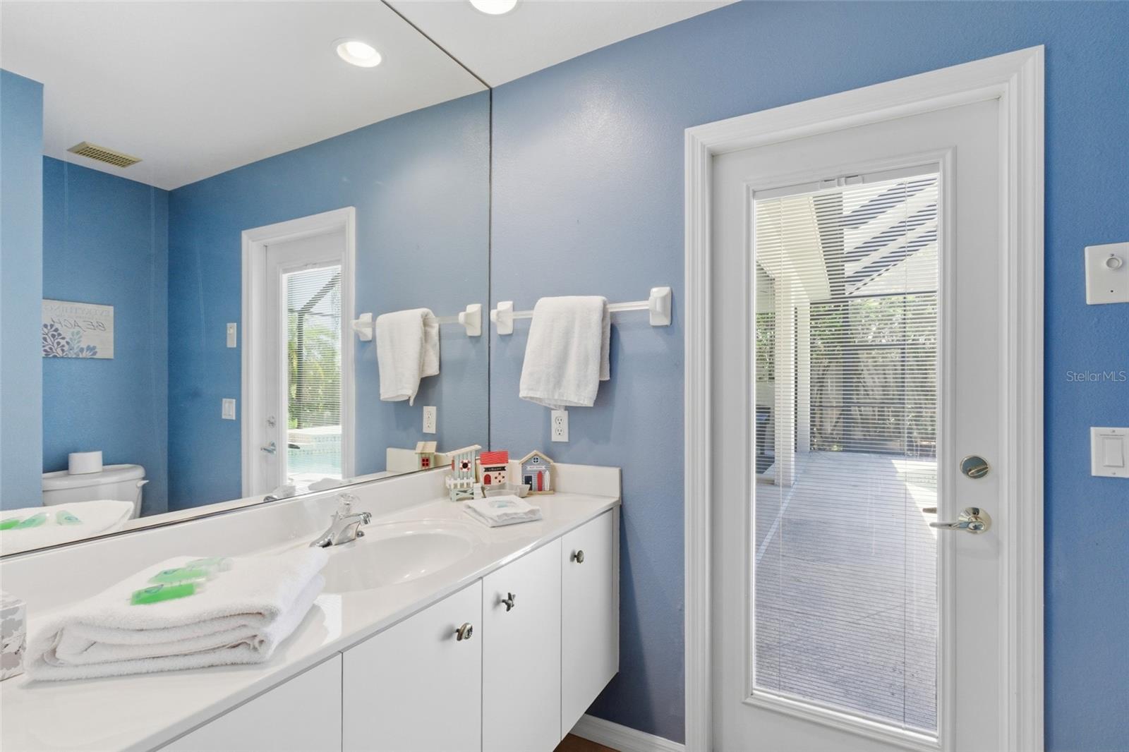 Image 25 of 34 For 974 Rotonda Circle