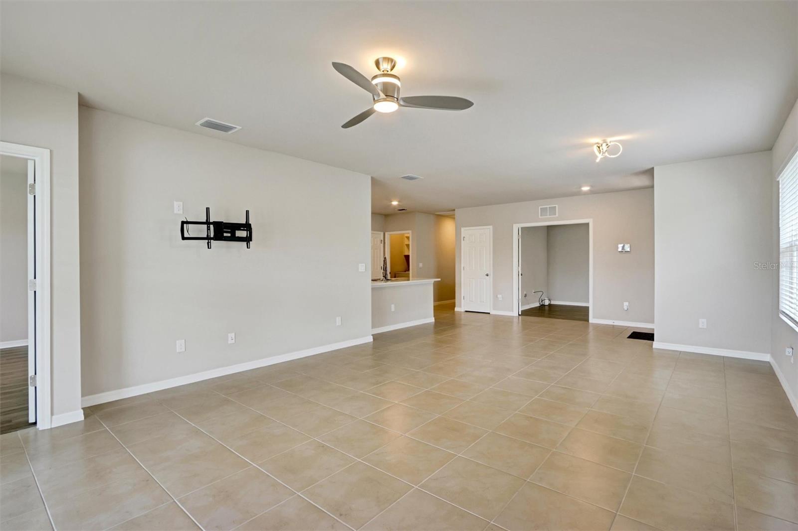 Image 8 of 38 For 20462 Plumwood Loop