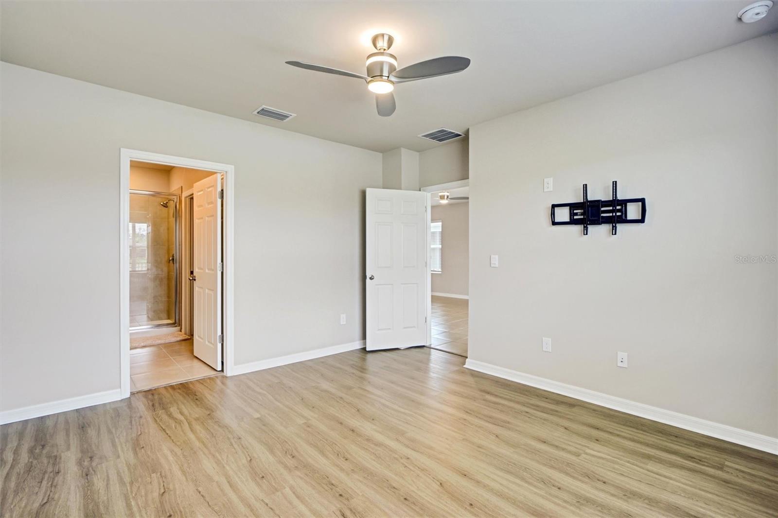 Image 9 of 38 For 20462 Plumwood Loop