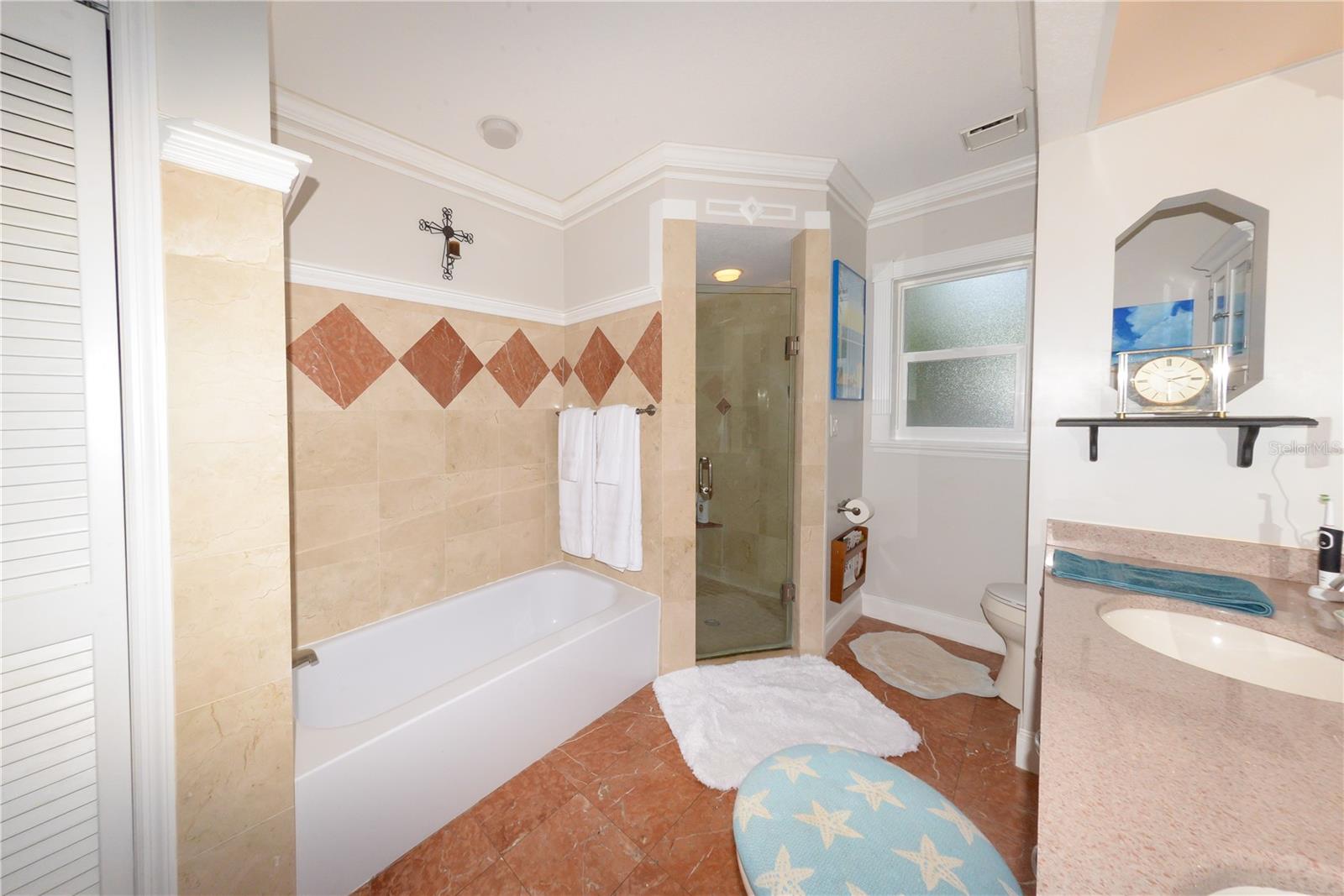 Image 18 of 33 For 1025 Northview Street