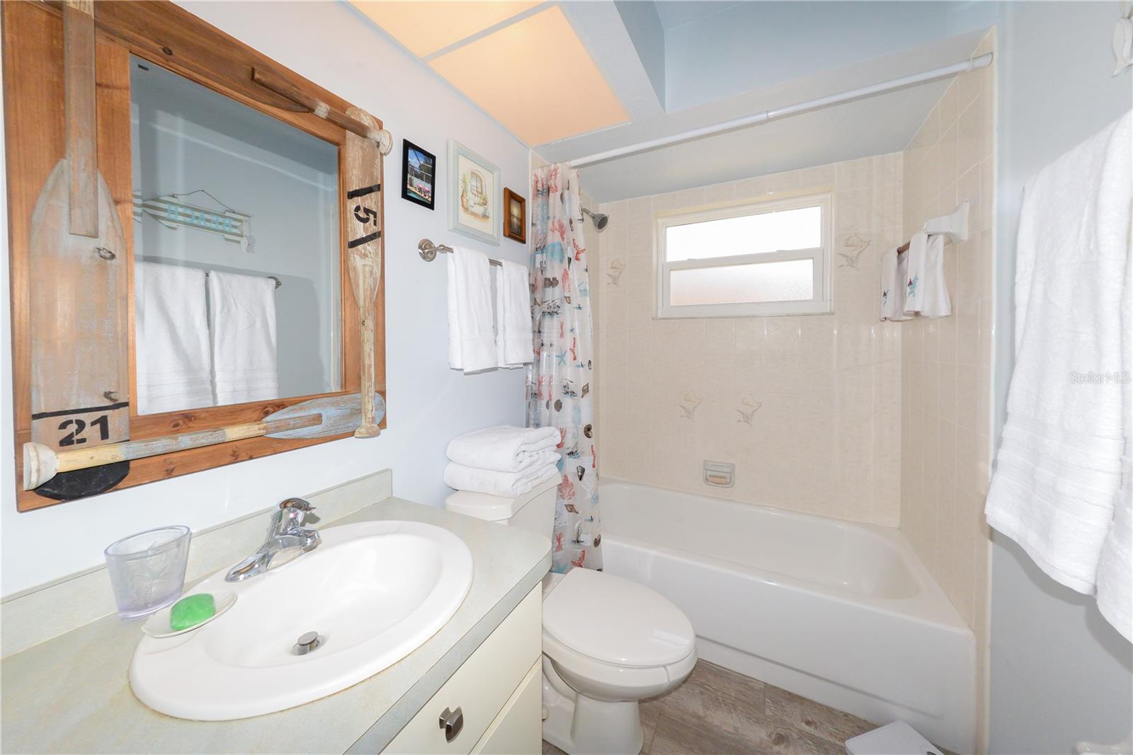 Image 21 of 33 For 1025 Northview Street