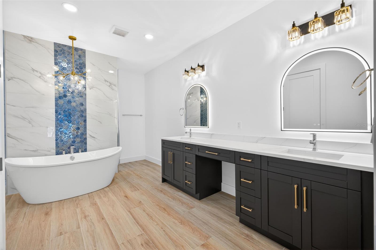 Image 20 of 57 For 2551 26th Place