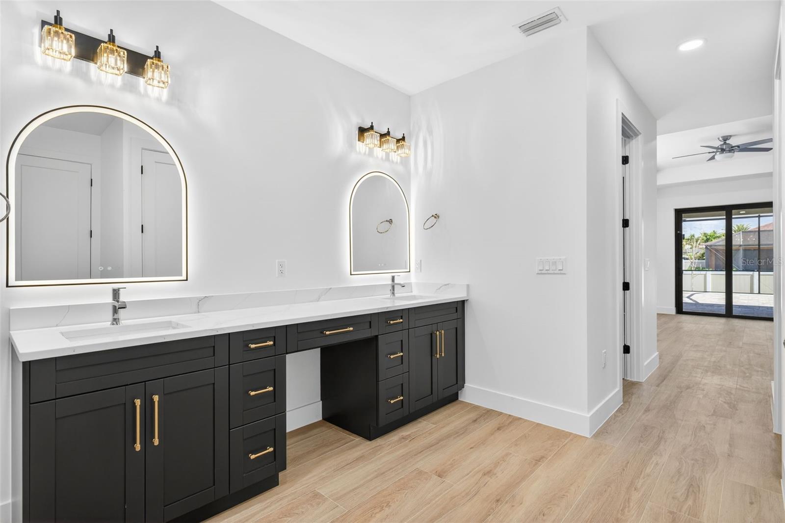 Image 22 of 57 For 2551 26th Place