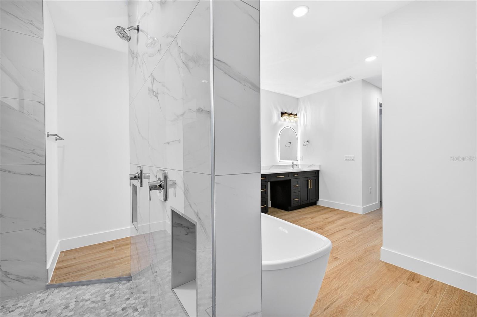 Image 23 of 57 For 2551 26th Place